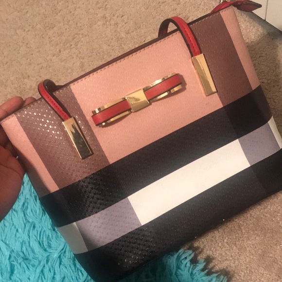 A classy purse❤️🥰 - Picture 1 of 4